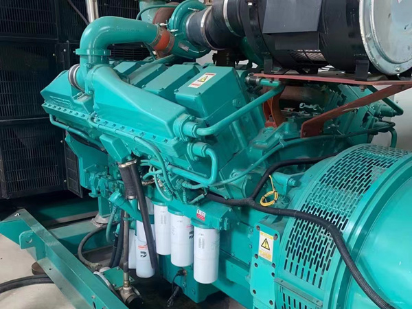 绥化更换100kW柴油发电机组机油时，需要注意哪些事项？